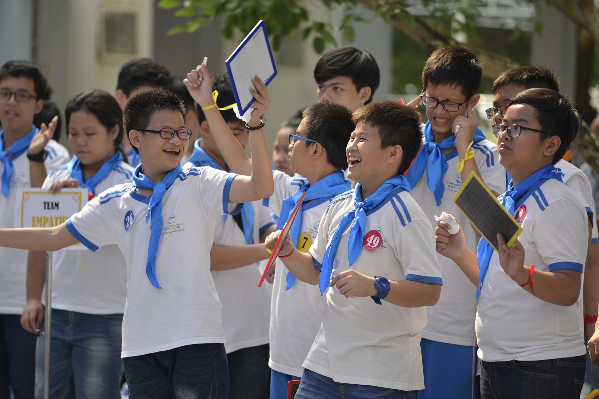 Hai quan My nhay sap,  giao luu voi tre em Da Nang anh 9