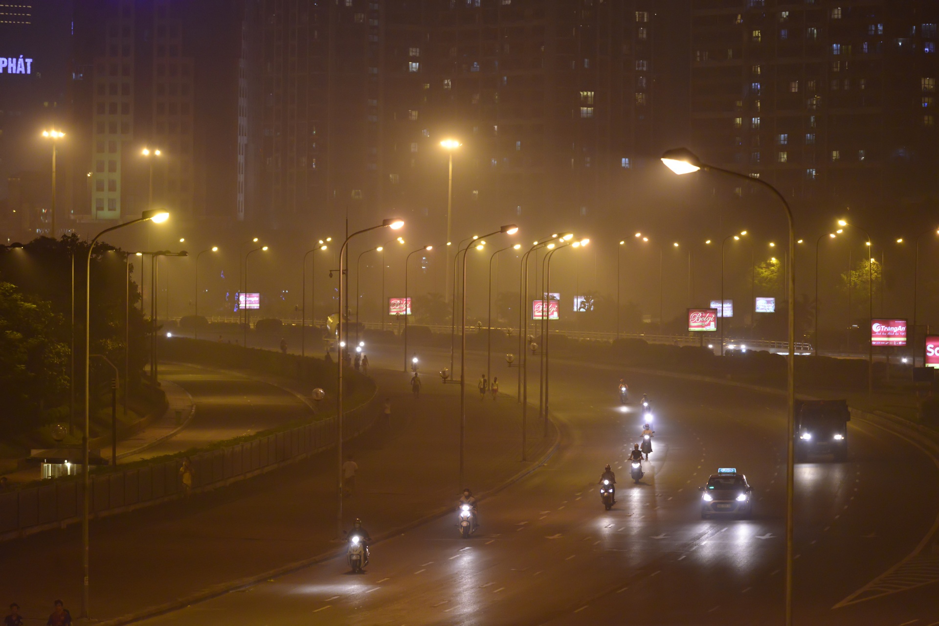 Khoi mu bao trum dem Ha Noi anh 10