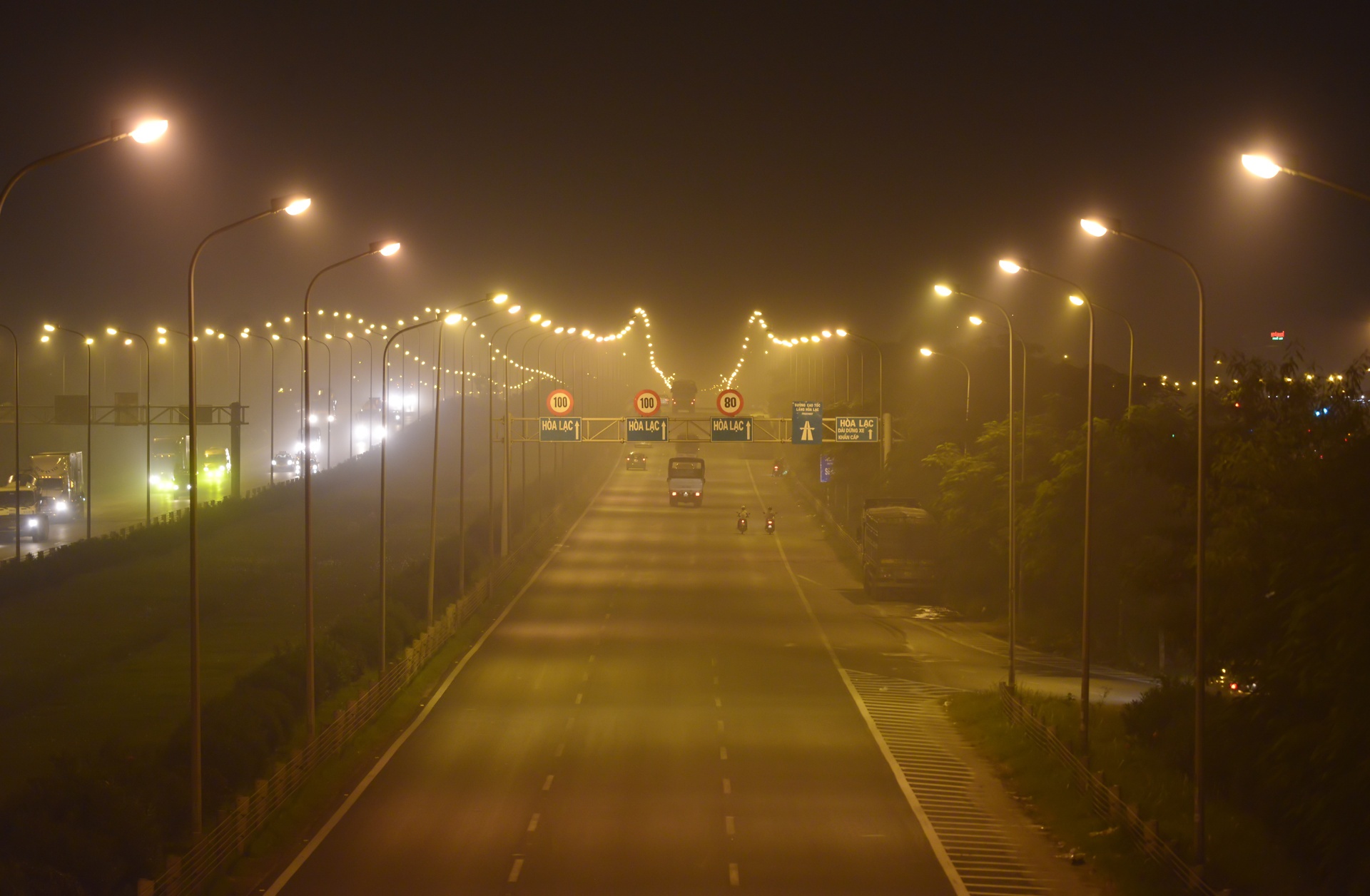 Khoi mu bao trum dem Ha Noi anh 1