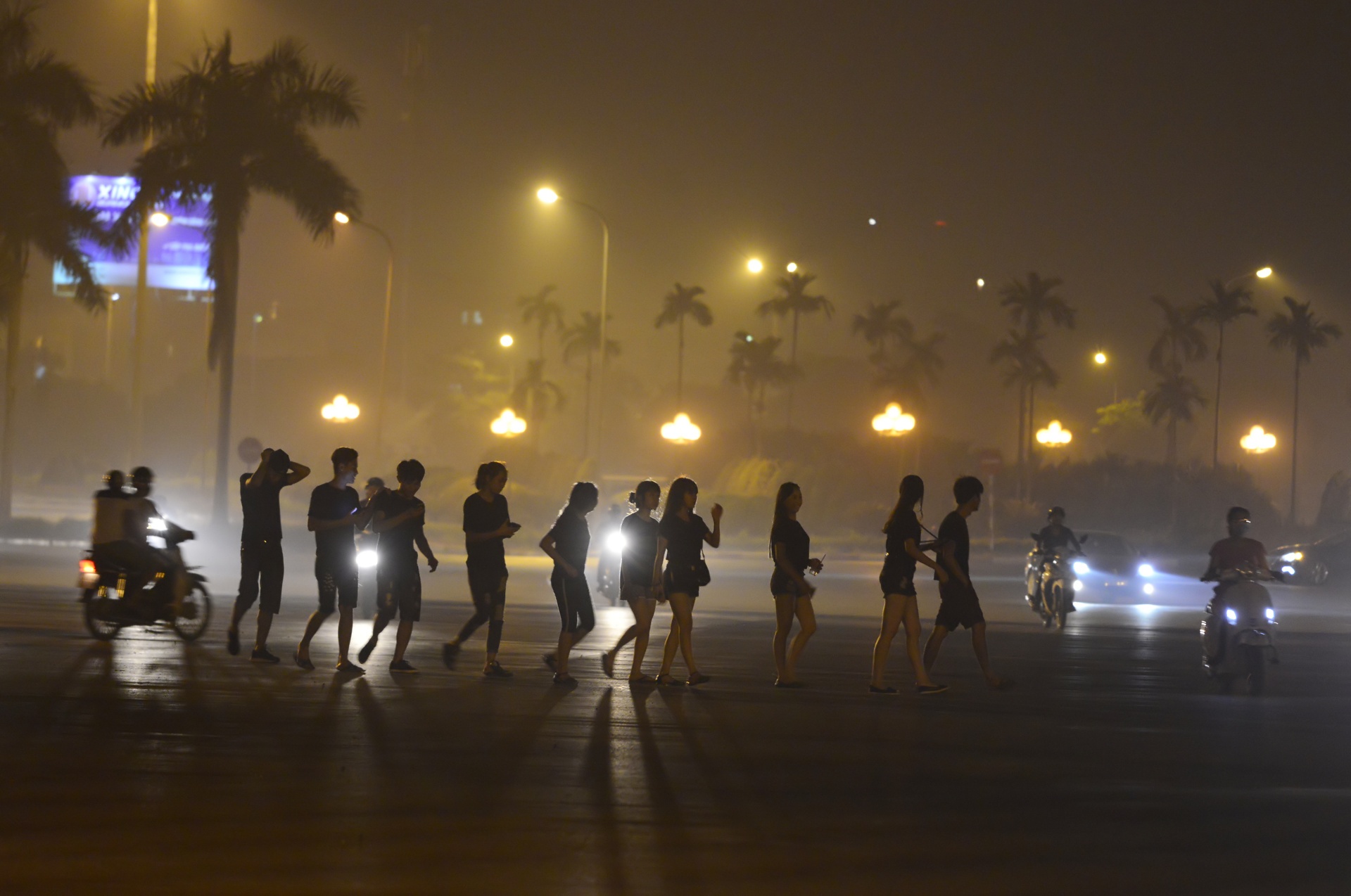 Khoi mu bao trum dem Ha Noi anh 4