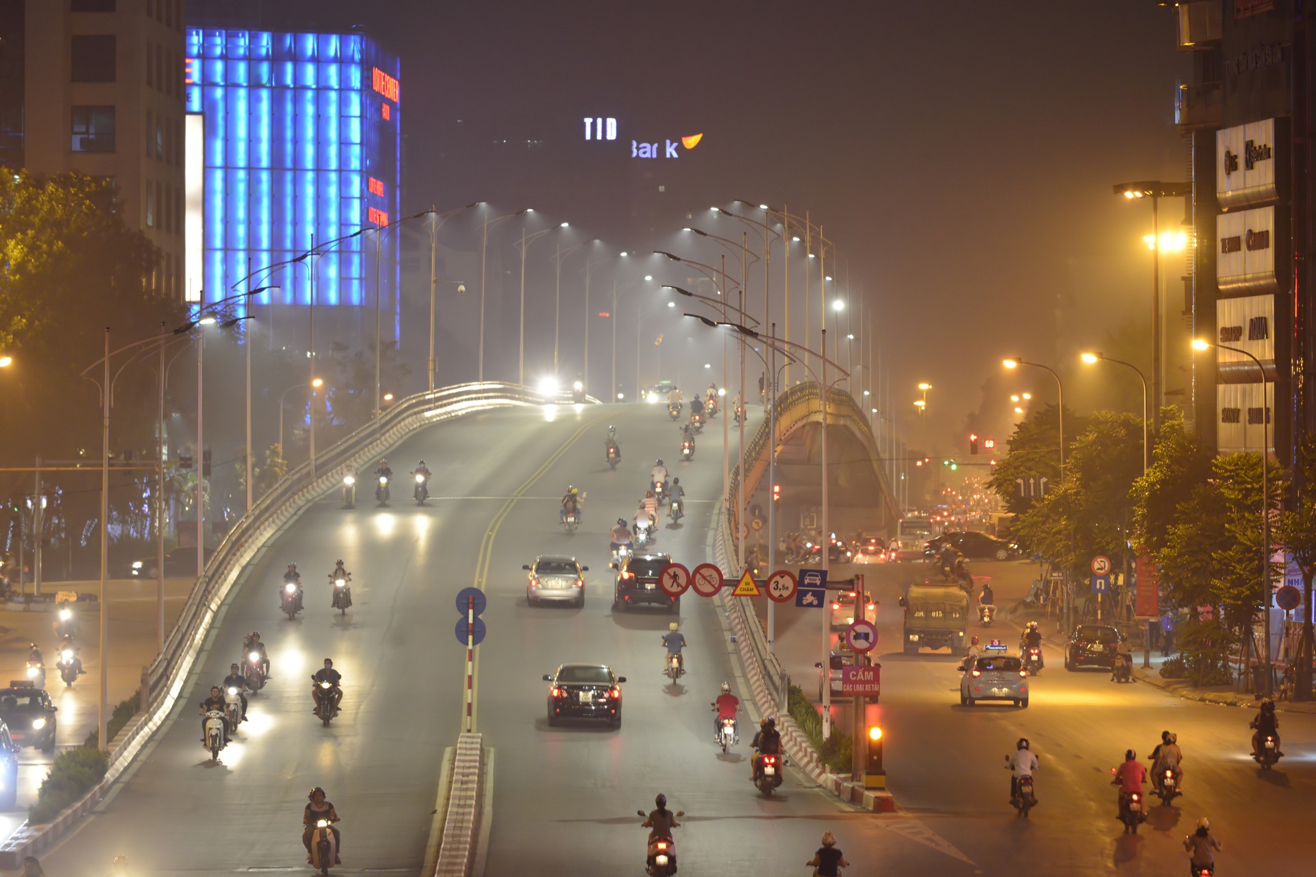 Khoi mu bao trum dem Ha Noi anh 9