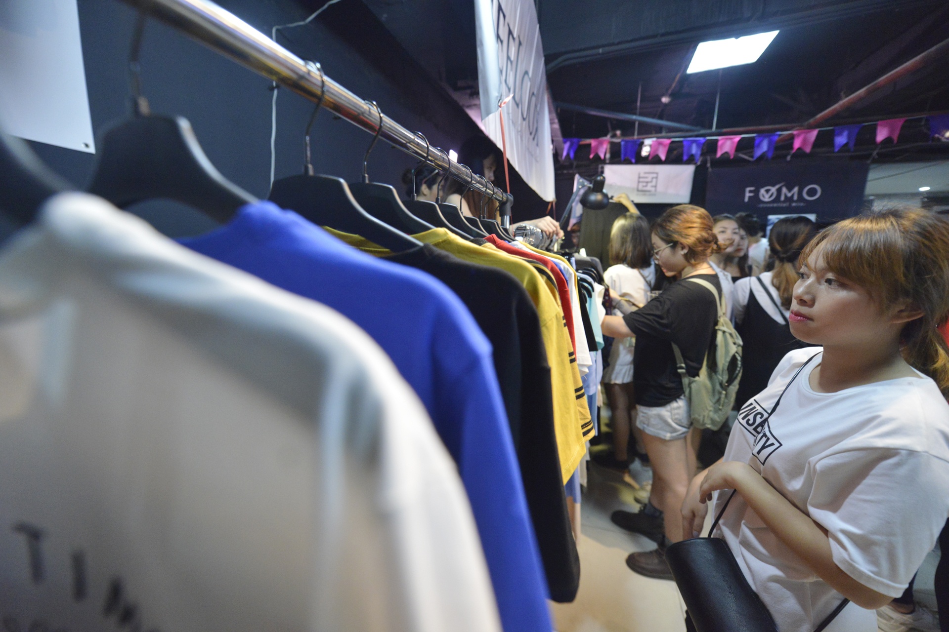 Gioi tre Ha Noi do xo di mua sam cuoi tuan anh 3