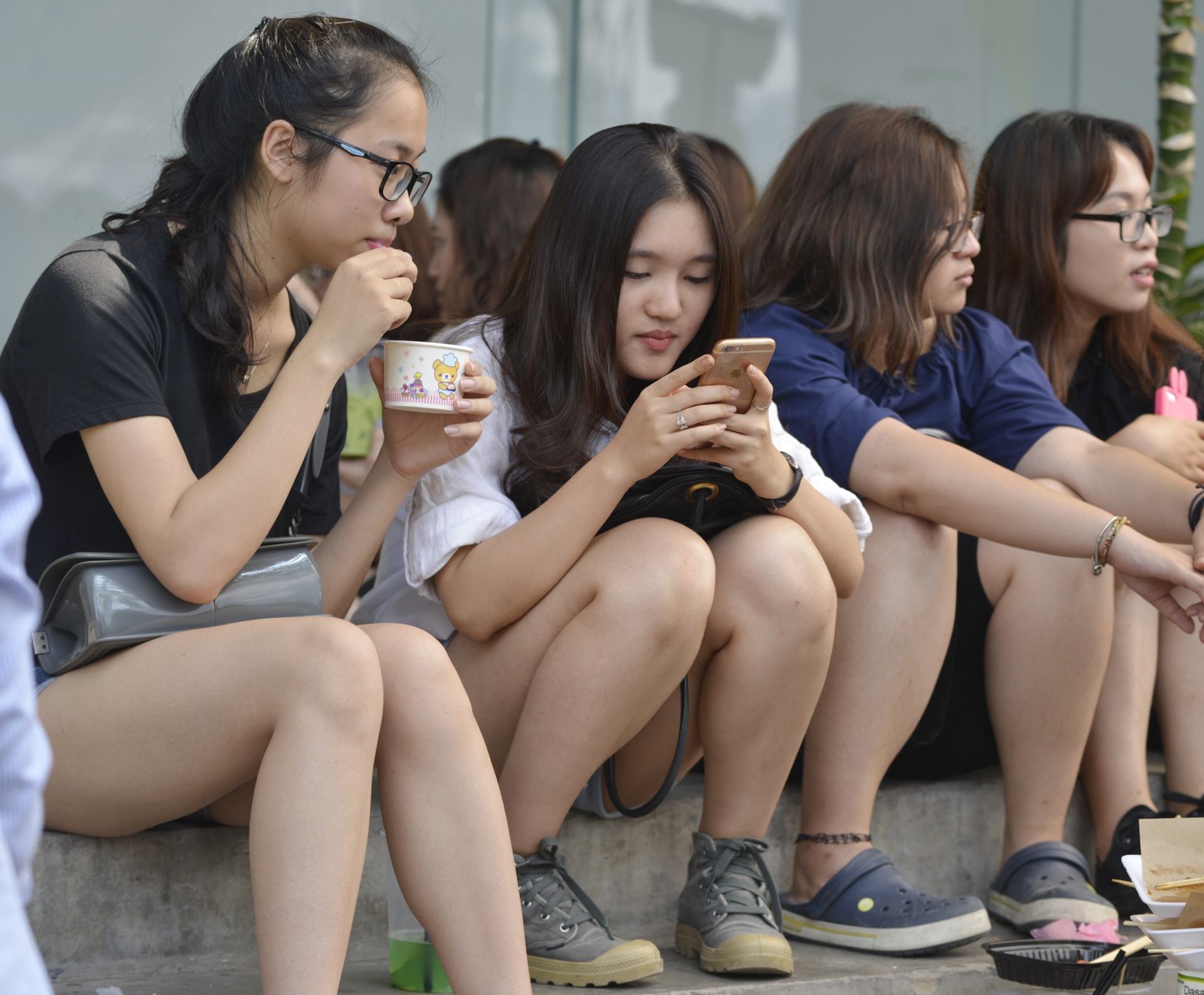 Gioi tre Ha Noi do xo di mua sam cuoi tuan anh 7