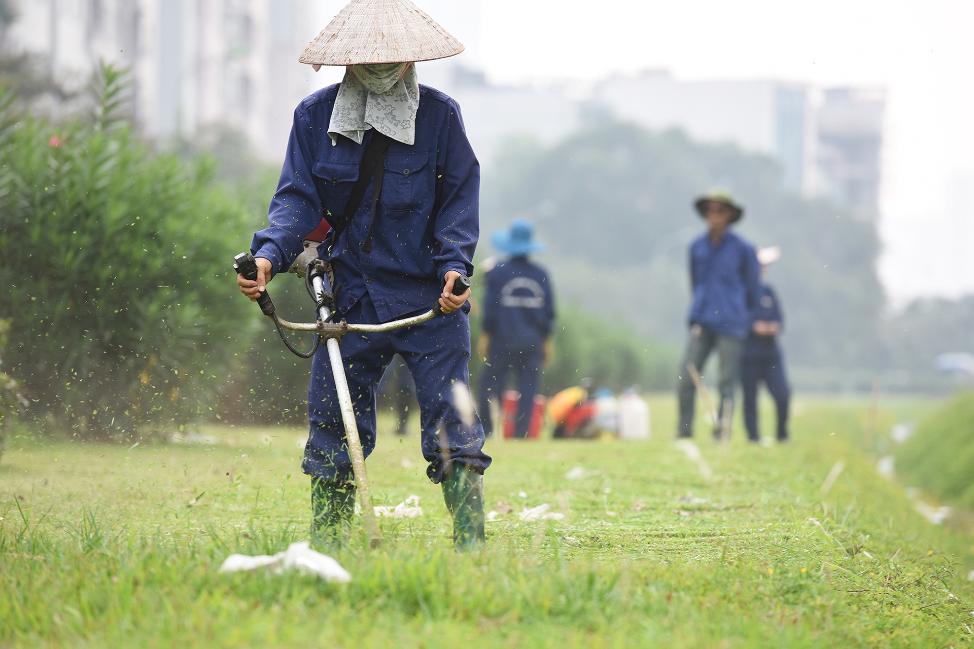 Ha Noi nhon nhip cat co sau 3 thang tam dung anh 1