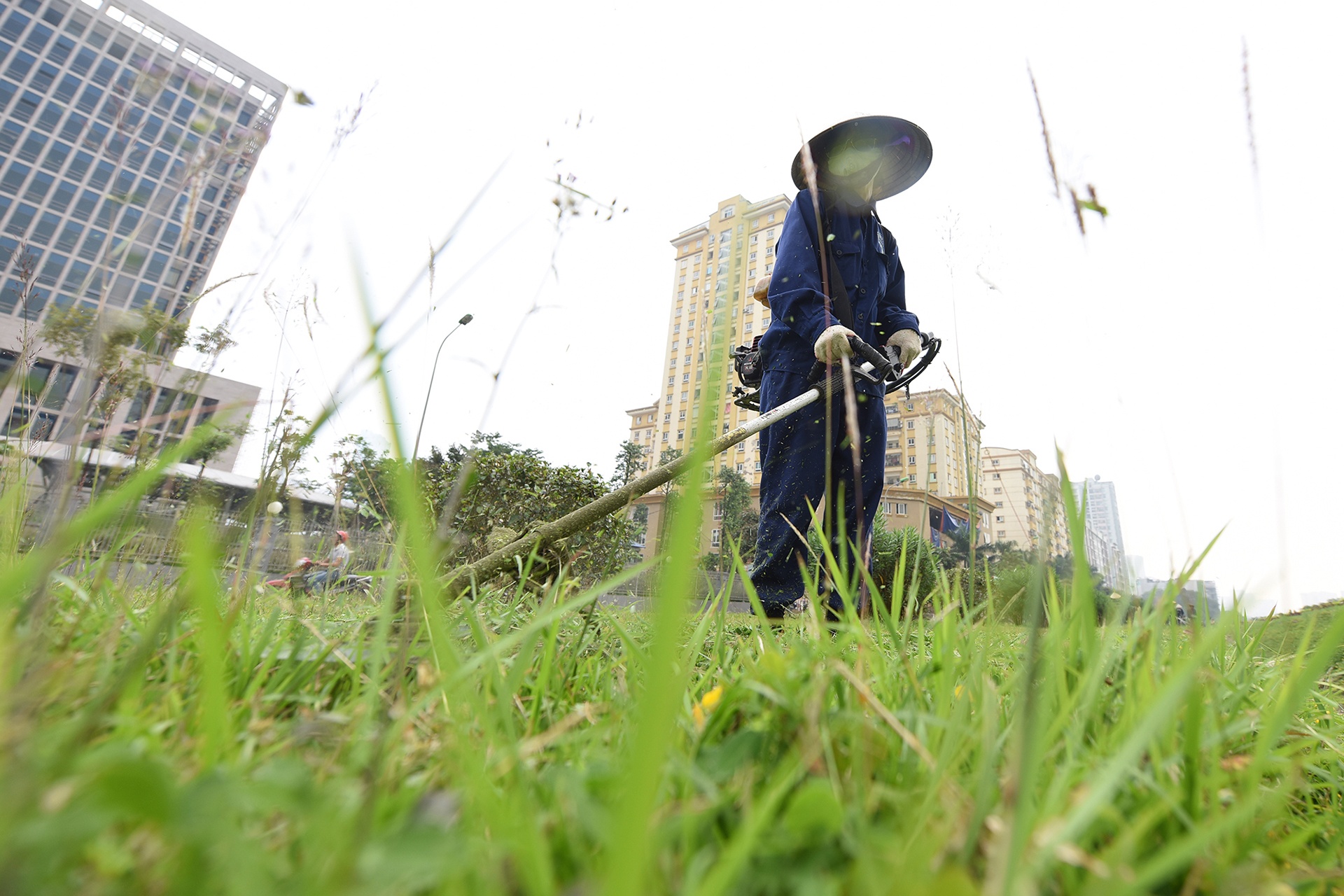 Ha Noi nhon nhip cat co sau 3 thang tam dung anh 4