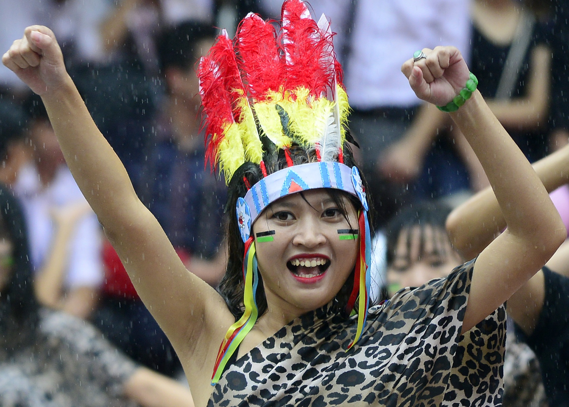 Sinh vien dau vo duoi mua anh 2