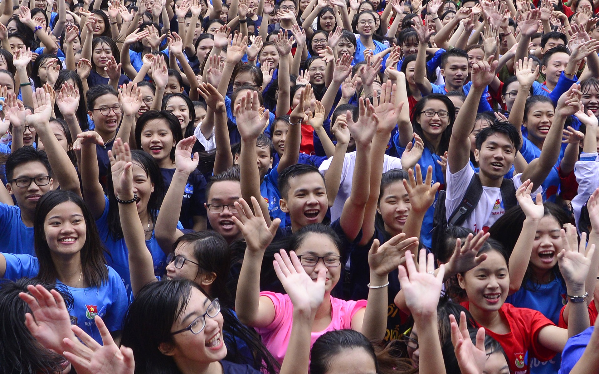 Sinh vien dau vo duoi mua anh 6