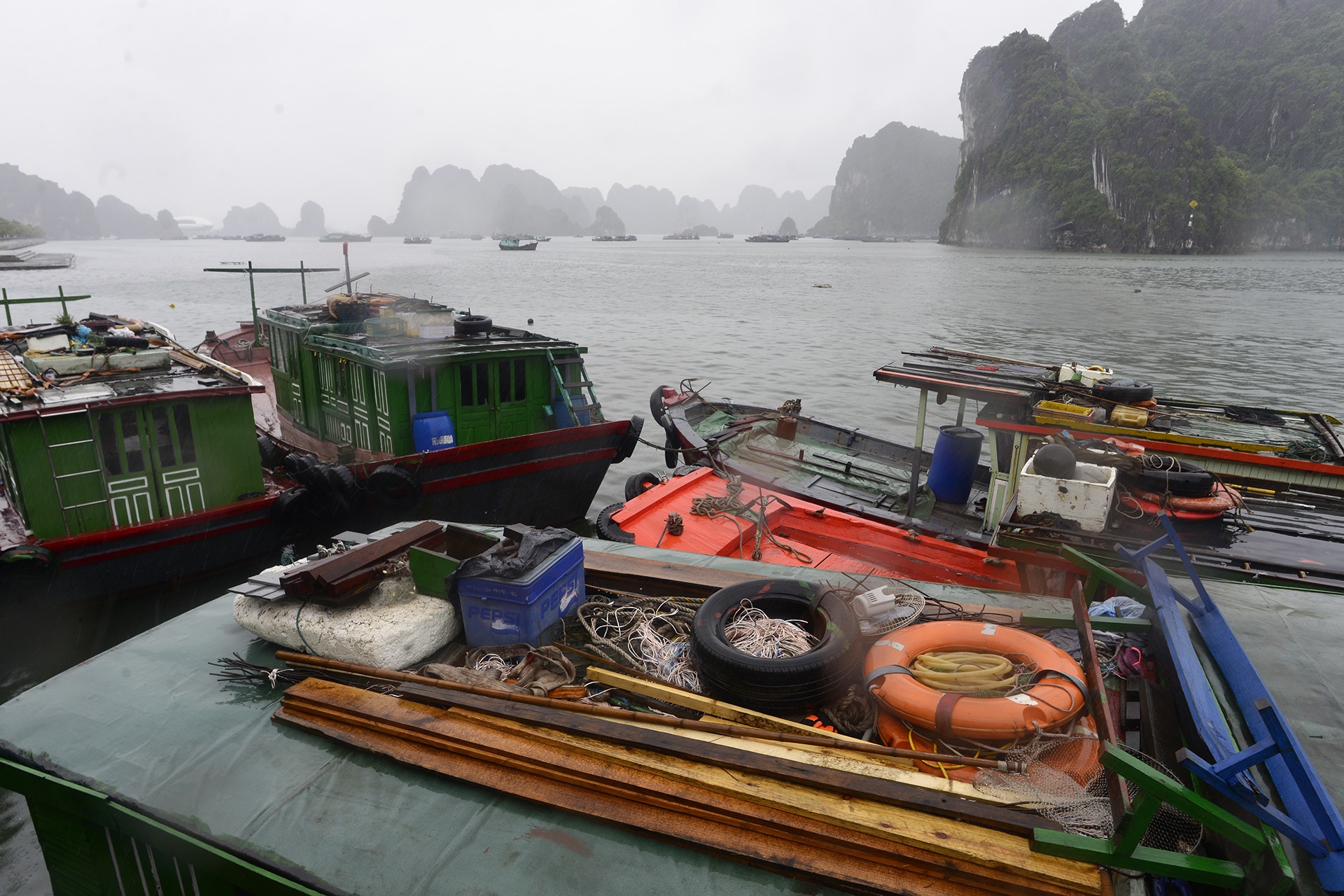 Khu du lich diu hiu trong bao so 7 anh 10