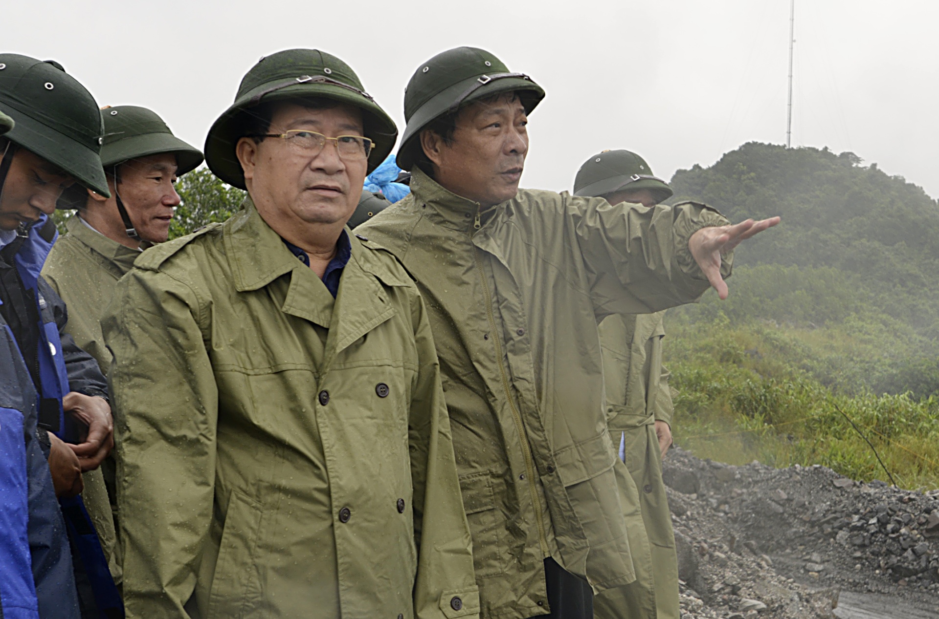 Pho thu tuong thi sat cong tac chong bao tai Quang Ninh hinh anh