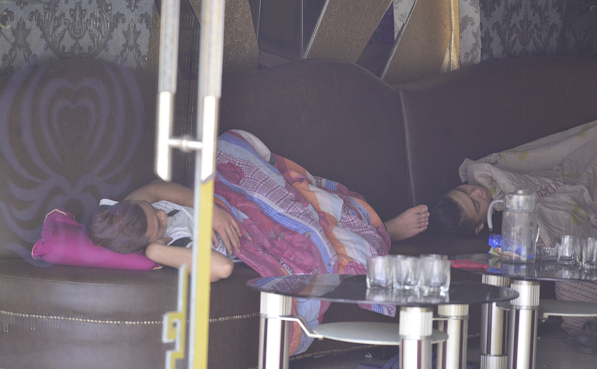 Quan karaoke thao bien quang cao de ban sat vun anh 12