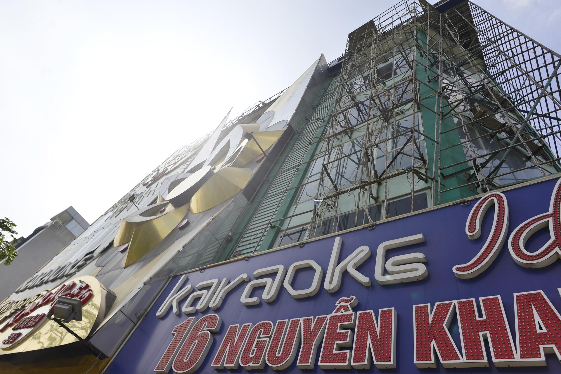 Quan karaoke thao bien quang cao de ban sat vun anh 7