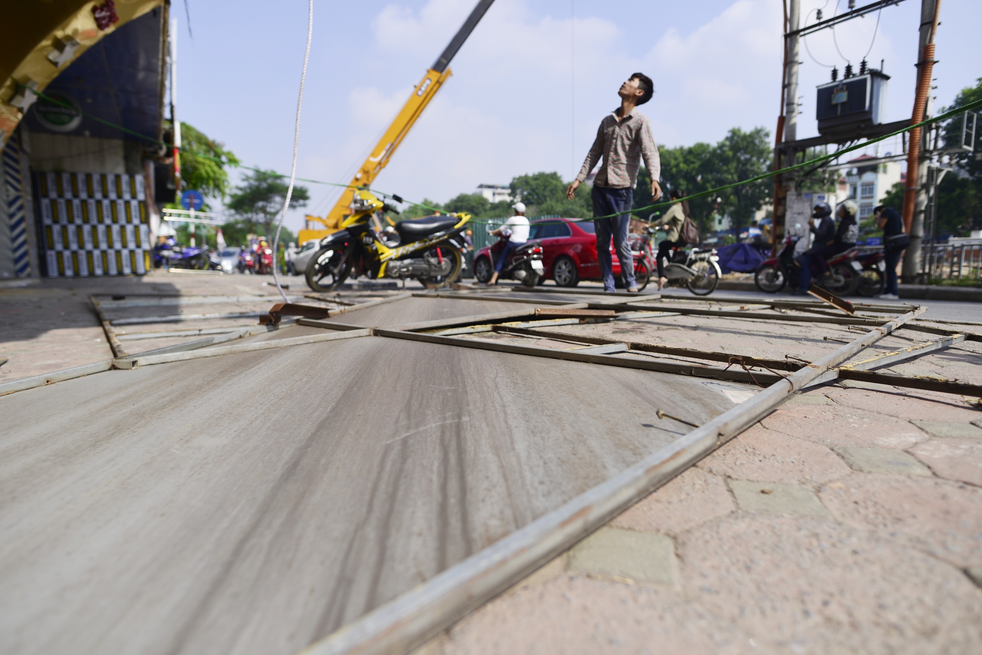 Quan karaoke thao bien quang cao de ban sat vun anh 9