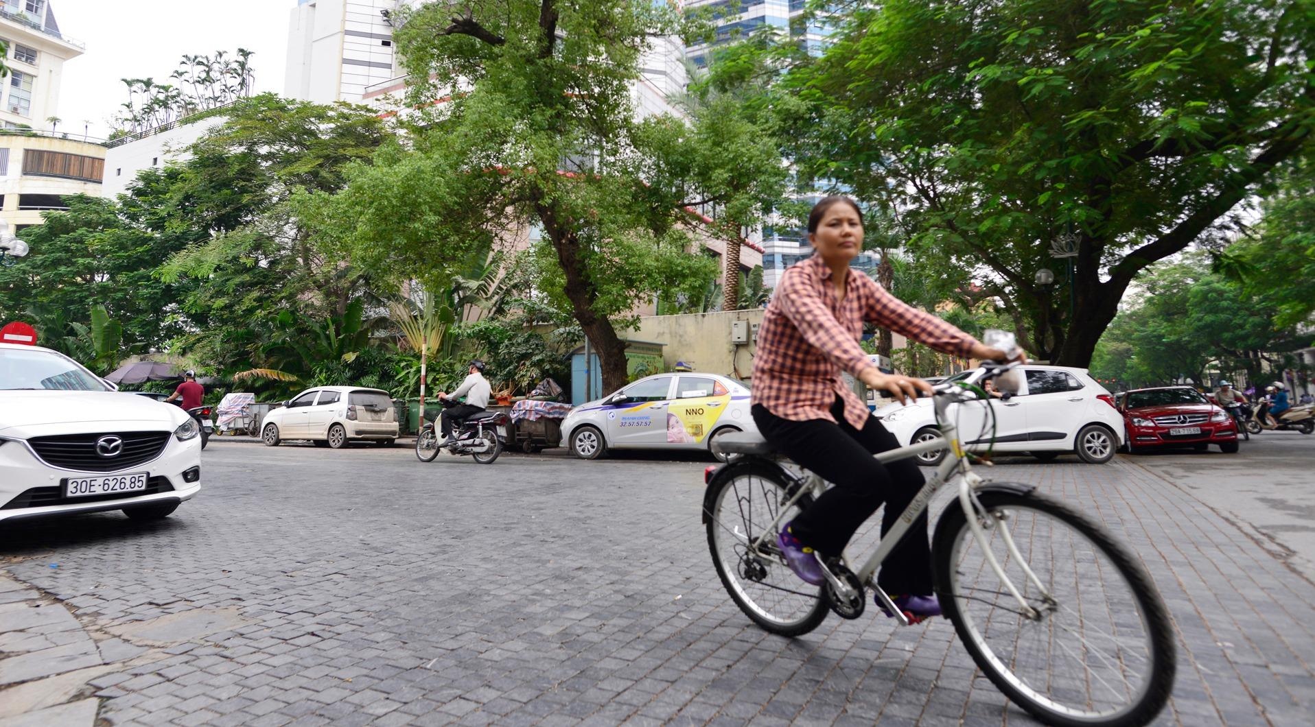 Can canh noi sap thanh pho sach Ha Noi hinh anh