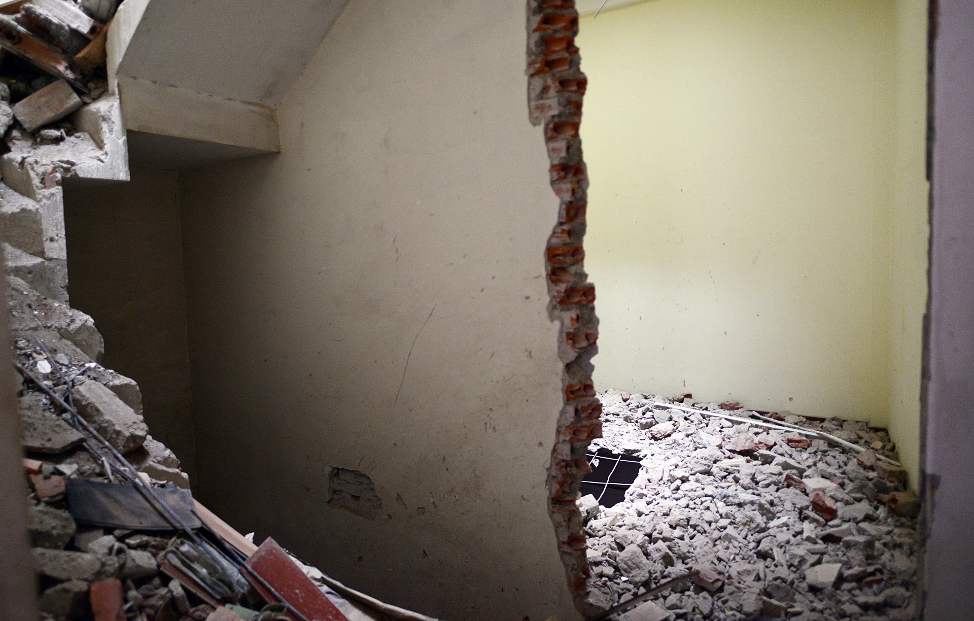 Thao do ngoi nha nghieng o Ha Noi anh 5