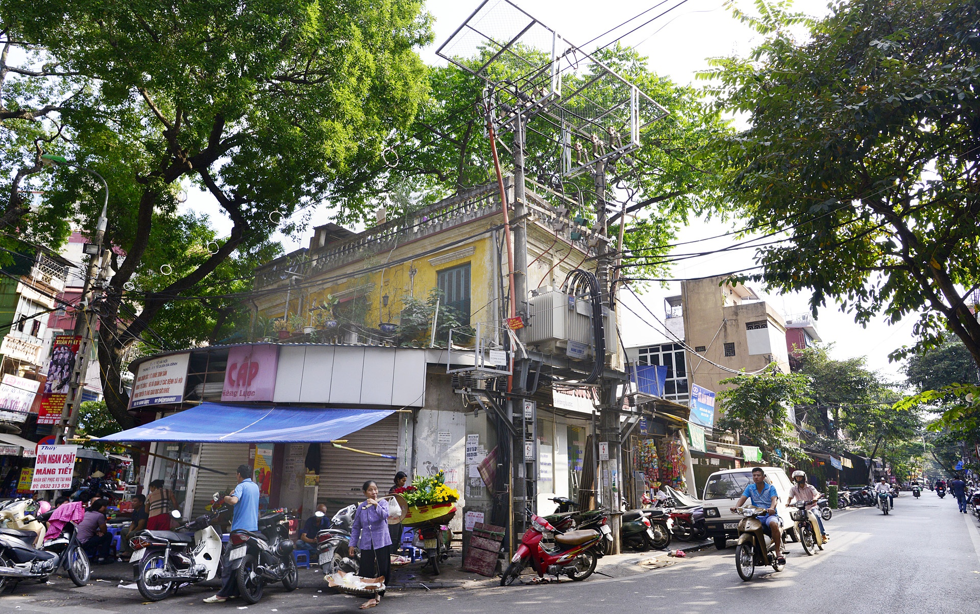 Muu sinh duoi chan tram bien ap o Ha Noi anh 1
