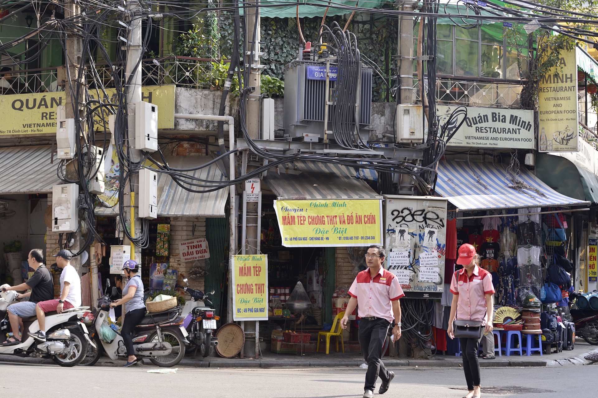 Muu sinh duoi chan tram bien ap o Ha Noi anh 4