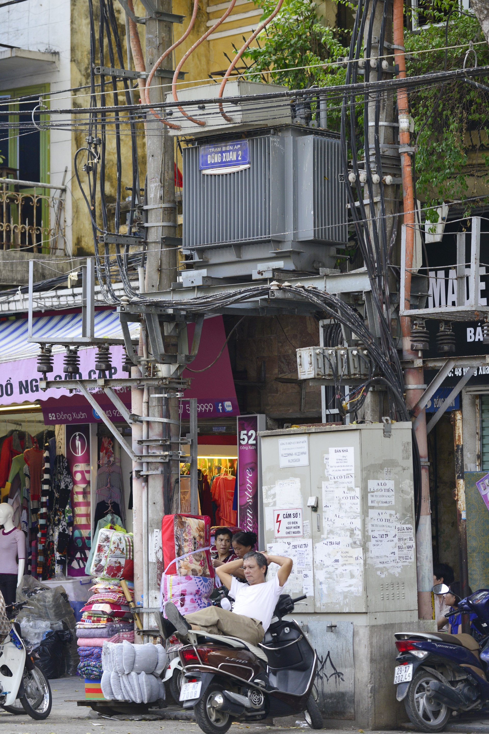 Muu sinh duoi chan tram bien ap o Ha Noi anh 7