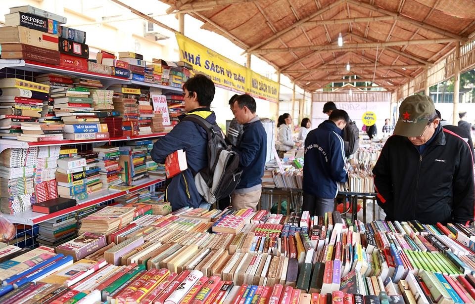 Đại hội sách cũ tại hoàng thành Thăng Long ảnh 3 Dai hoi sach cu tai hoang thanh Thang Long anh 3