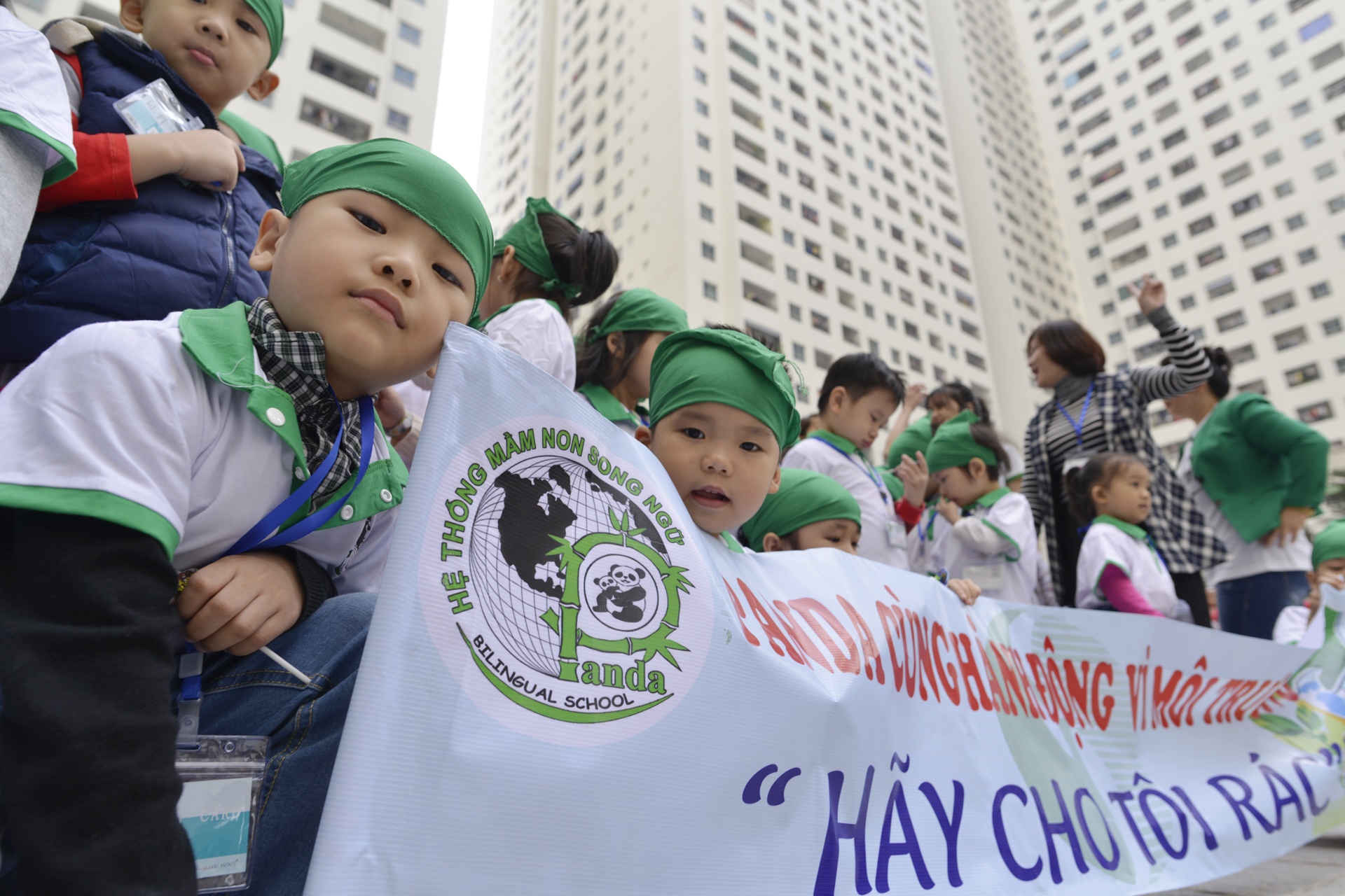 Ong Tay chup anh bao cao su anh 2