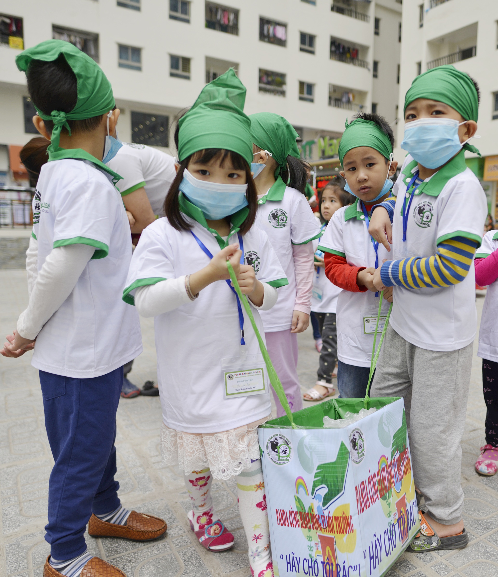 Ong Tay chup anh bao cao su anh 8