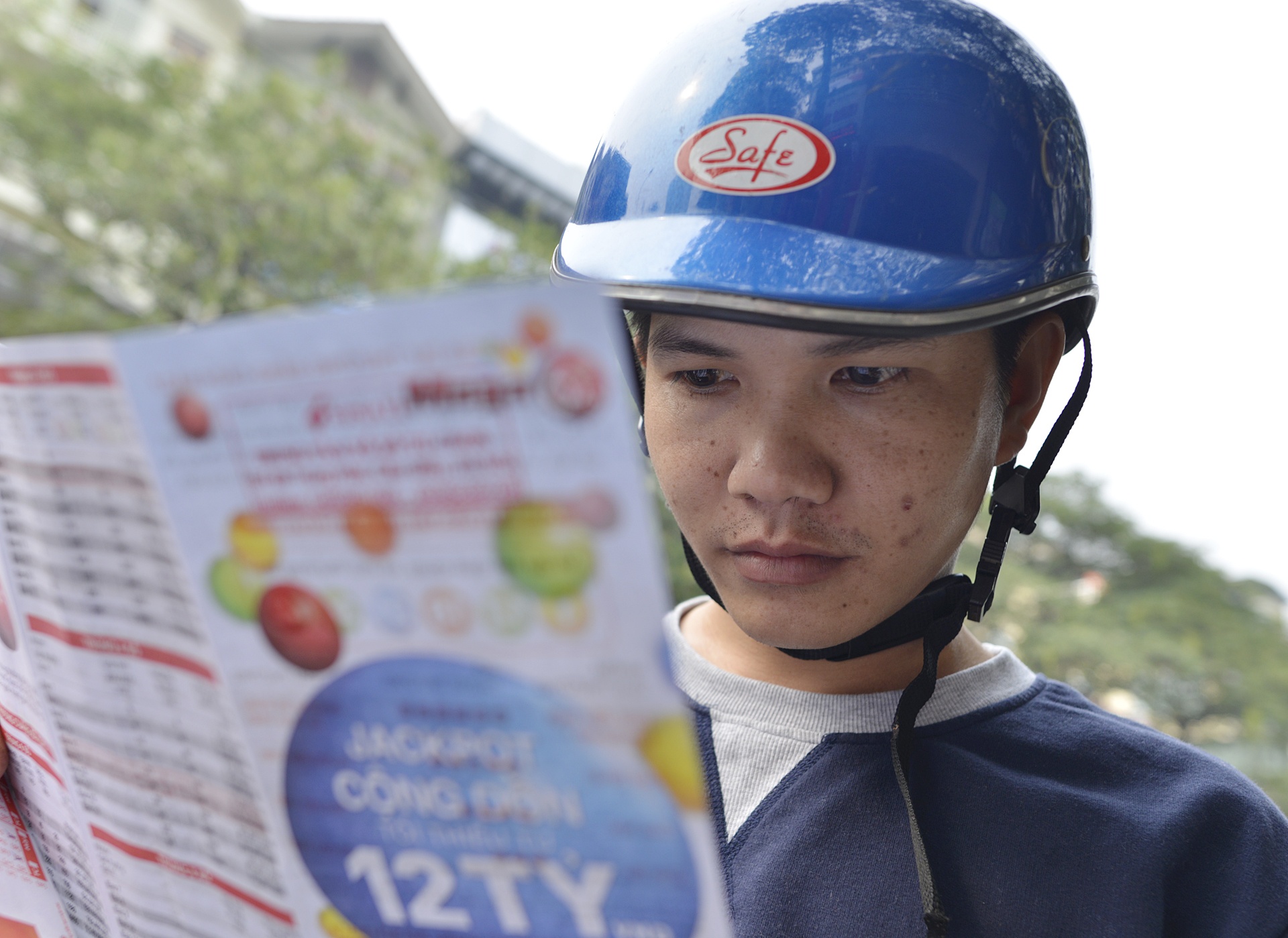 Nguoi Ha Noi thu van may voi ve so trieu do hinh anh