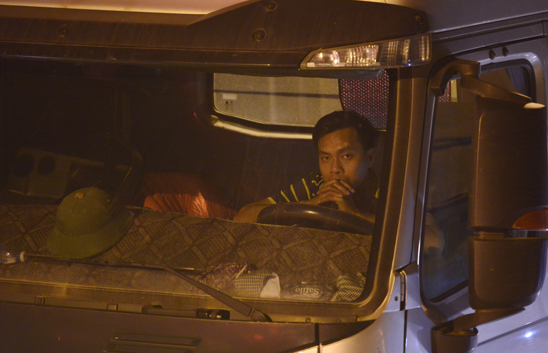 Ket cung 3 tieng dong ho tren quoc lo 1 anh 8