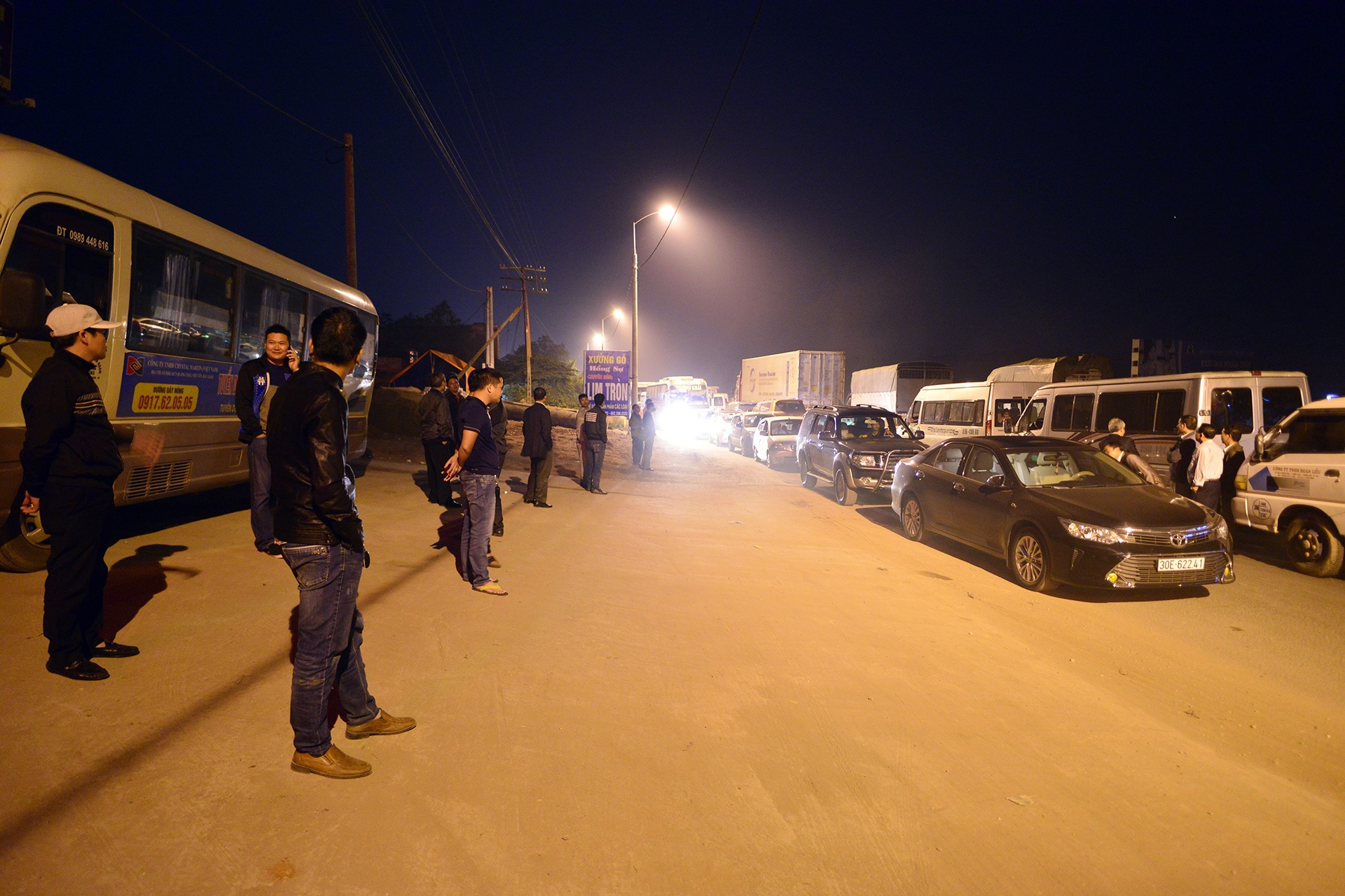 Ket cung 3 tieng dong ho tren quoc lo 1 anh 3