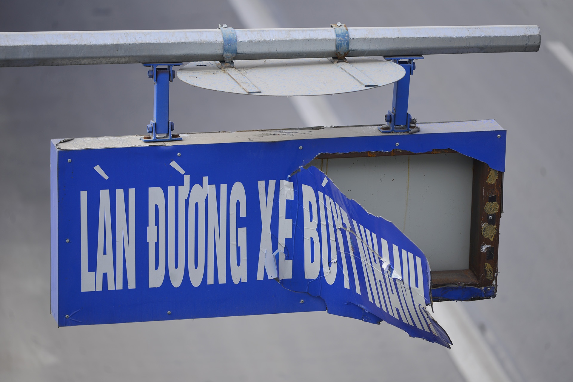 Kim tiem tran ngap cau di bo tuyen xe buyt nhanh anh 10