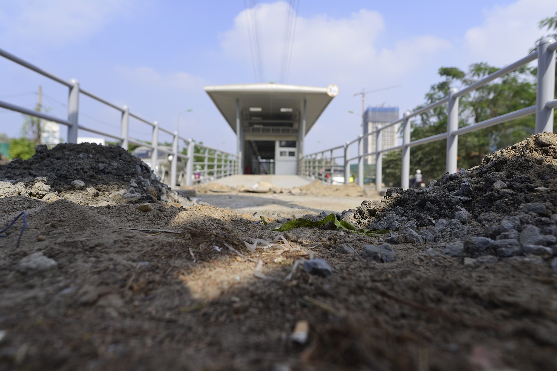 Kim tiem tran ngap cau di bo tuyen xe buyt nhanh anh 11