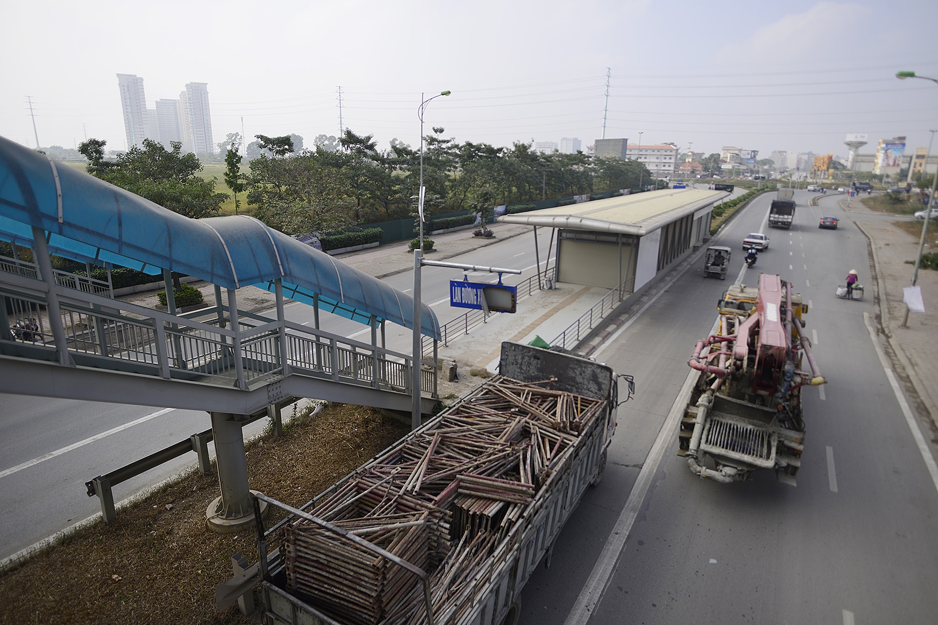 Kim tiem tran ngap cau di bo tuyen xe buyt nhanh anh 1