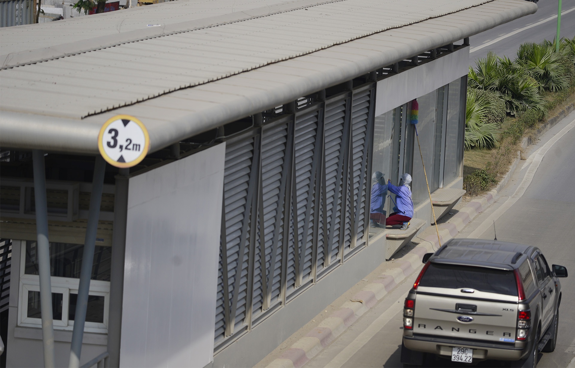 Kim tiem tran ngap cau di bo tuyen xe buyt nhanh anh 5