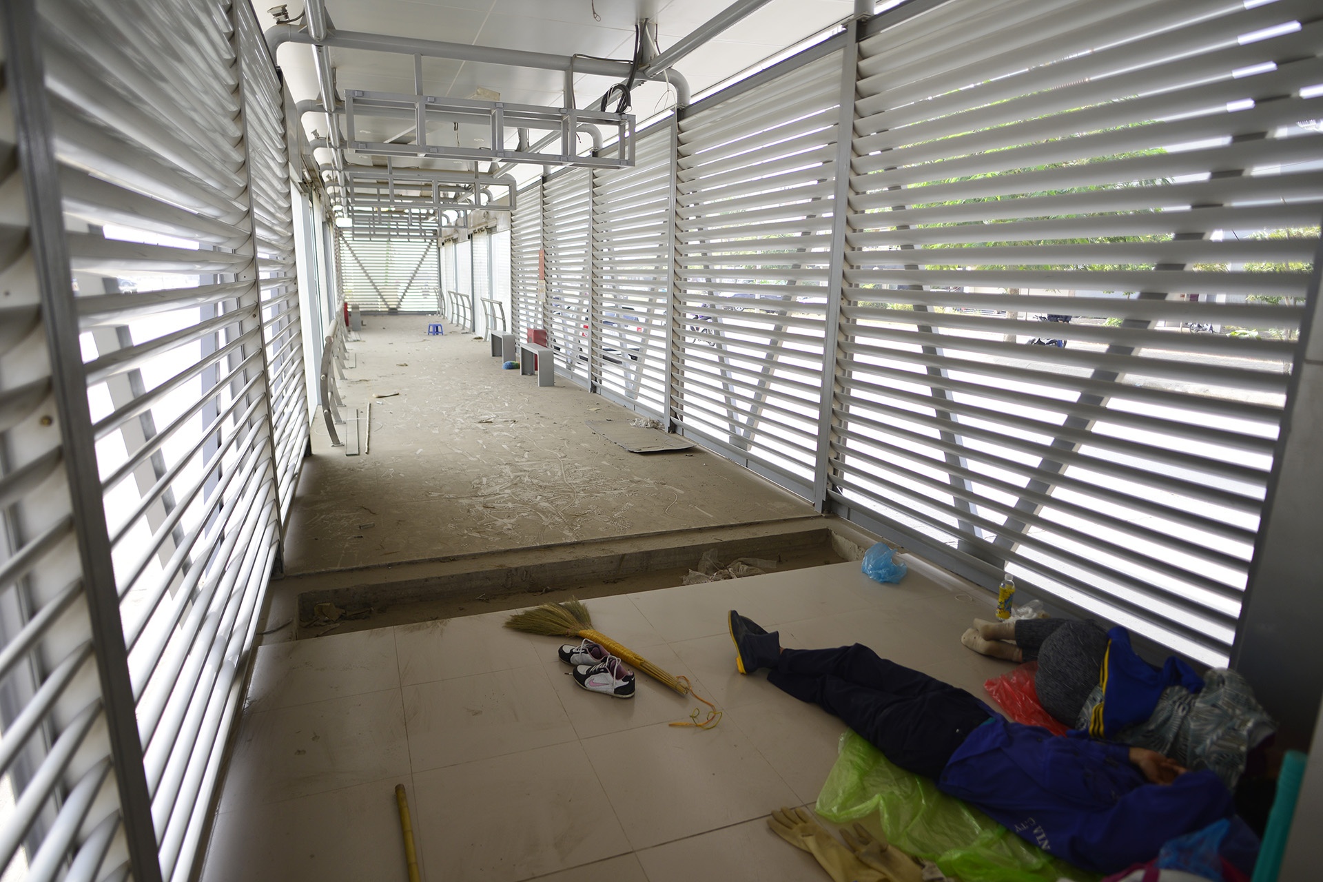 Kim tiem tran ngap cau di bo tuyen xe buyt nhanh anh 7