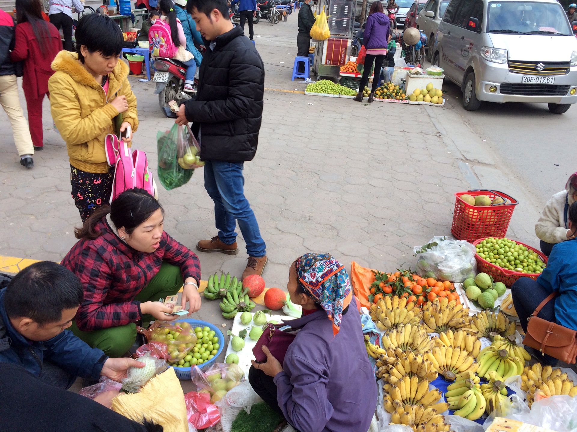 Hop cho,  nhech nhac tai cac khu chung cu ong Than anh 12