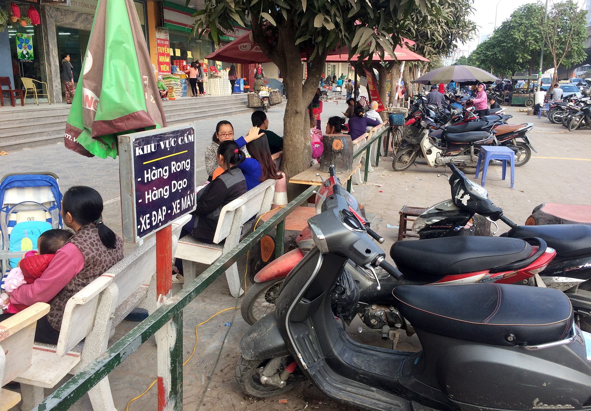 Hop cho,  nhech nhac tai cac khu chung cu ong Than anh 15