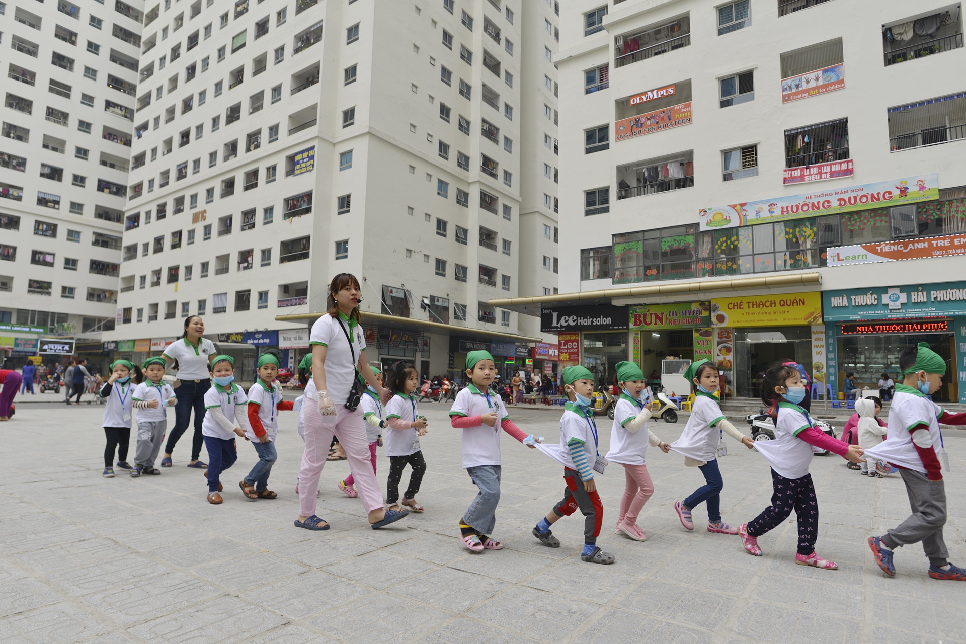 Hop cho,  nhech nhac tai cac khu chung cu ong Than anh 1