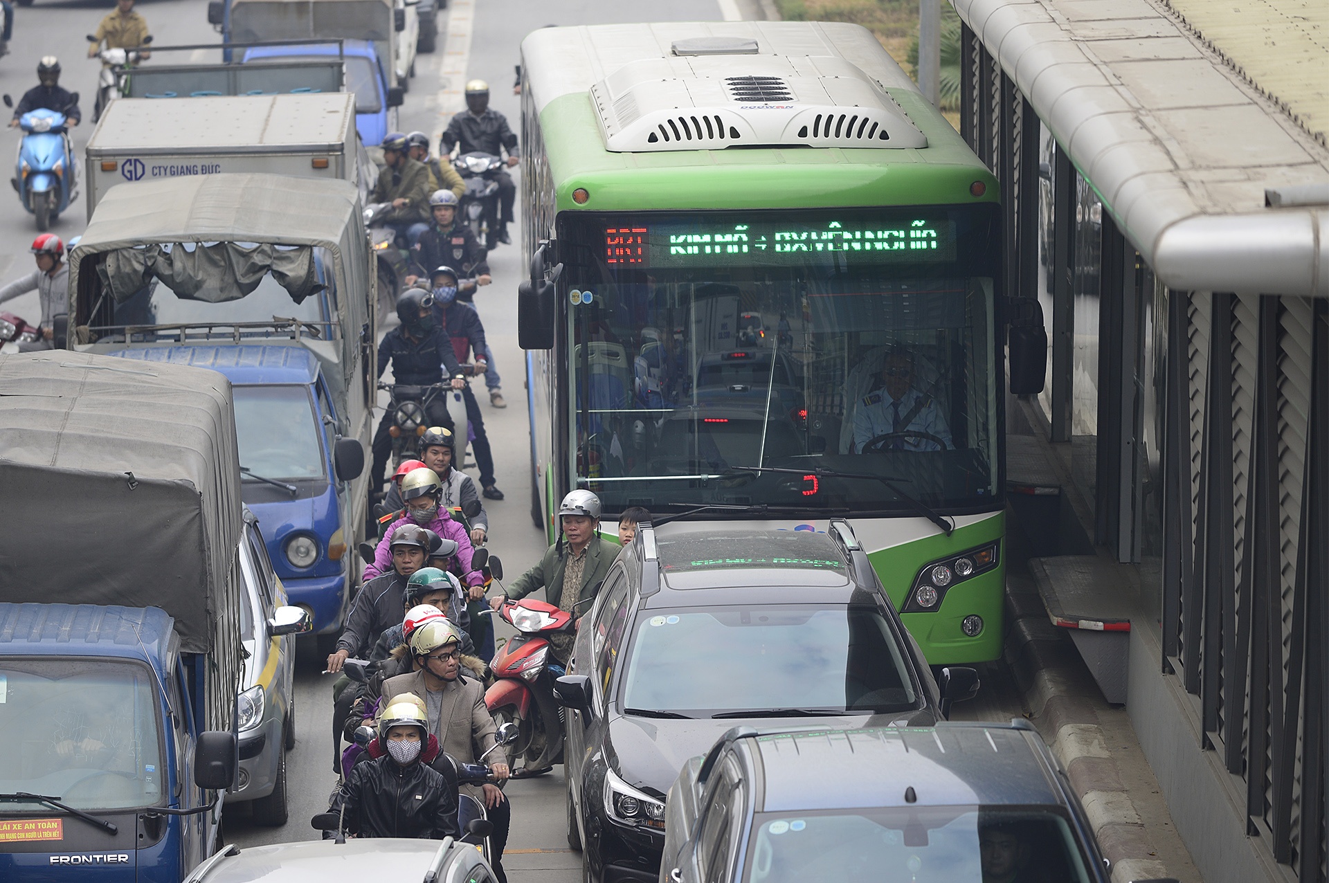 Ngay dau hoat dong cua buyt nhanh BRT anh 11