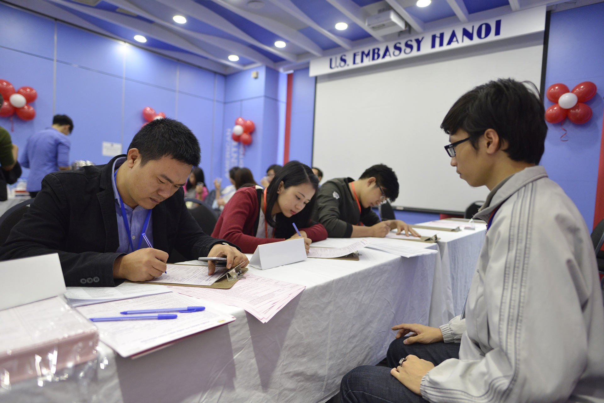 hiến máu tại đại sứ quán Mỹ ảnh 6 hien mau tai dai su quan My anh 6