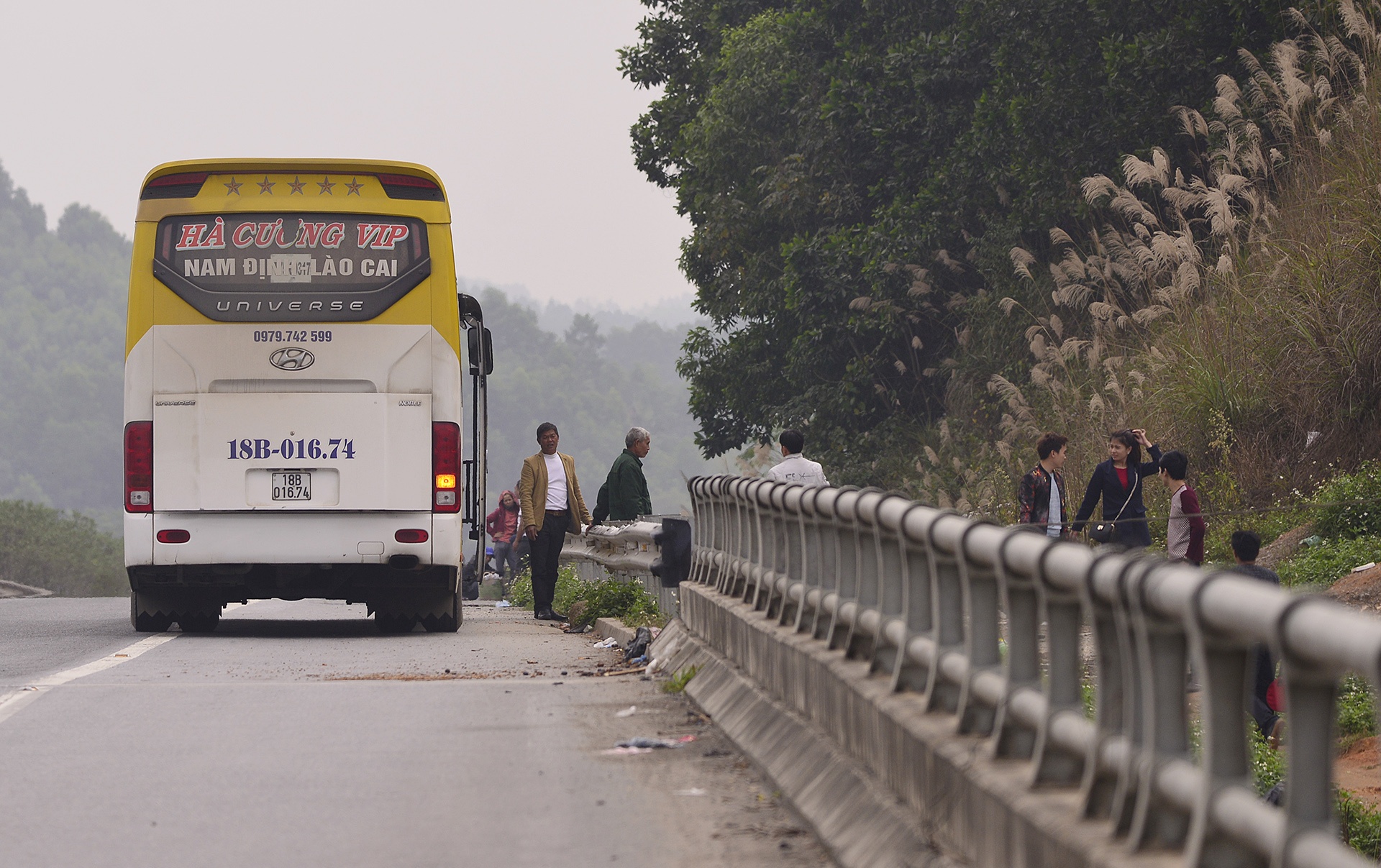 Xe khach tron camera tren cao toc Noi Bai Lao Cai anh 2