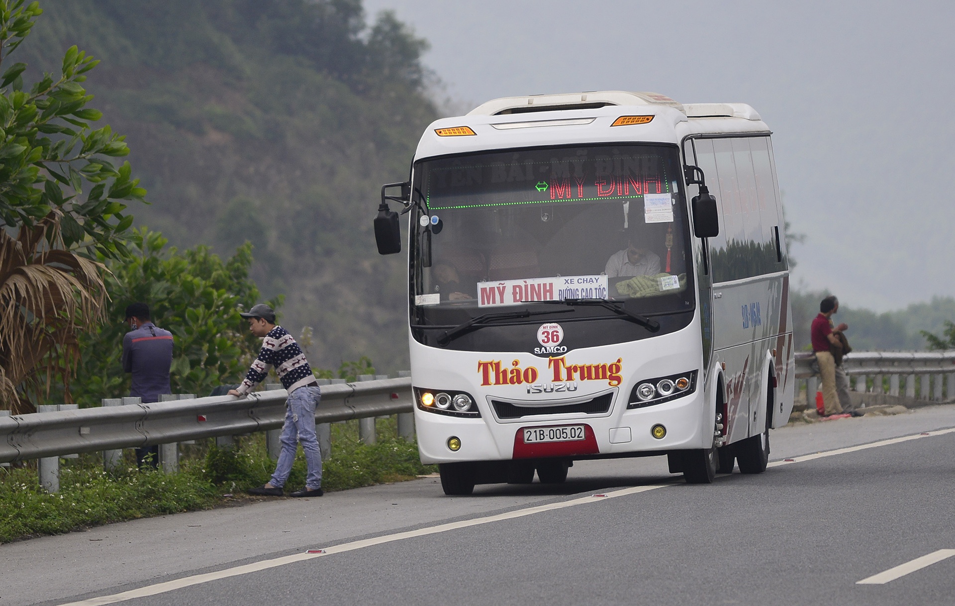 Xe khach tron camera tren cao toc Noi Bai Lao Cai anh 4