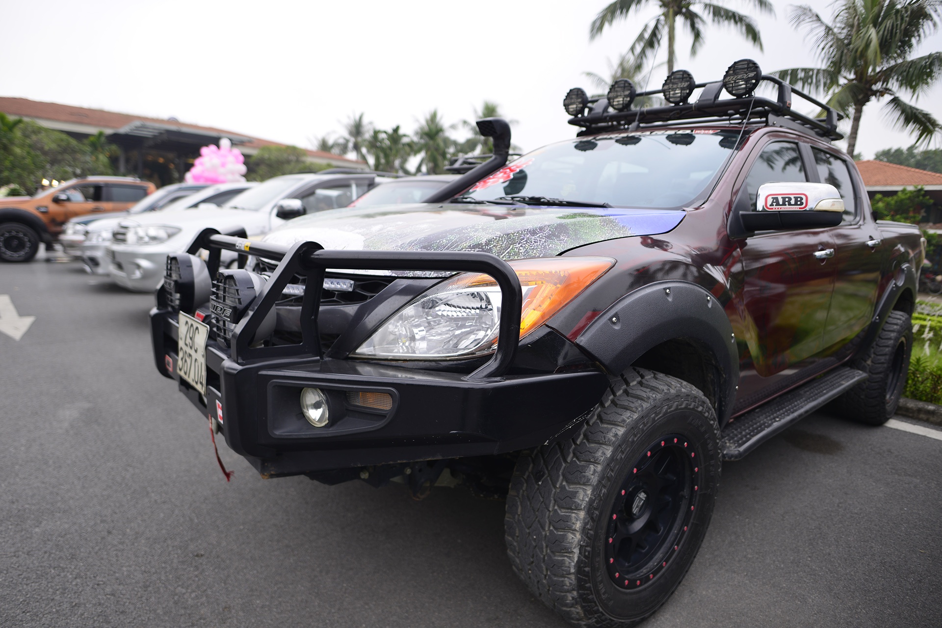 50 xe bán tải đón dâu trên phố Hà Nội ảnh 6 50 xe ban tai don dau tren pho Ha Noi anh 6