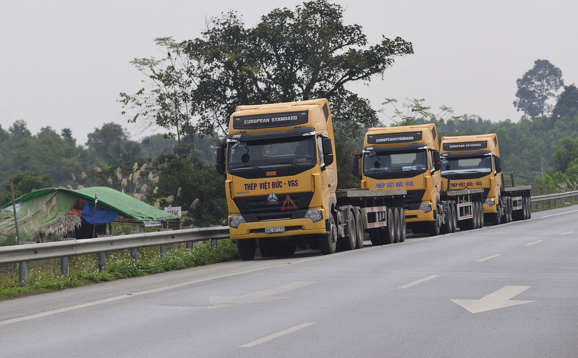 Xe khach tron camera tren cao toc Noi Bai Lao Cai anh 7