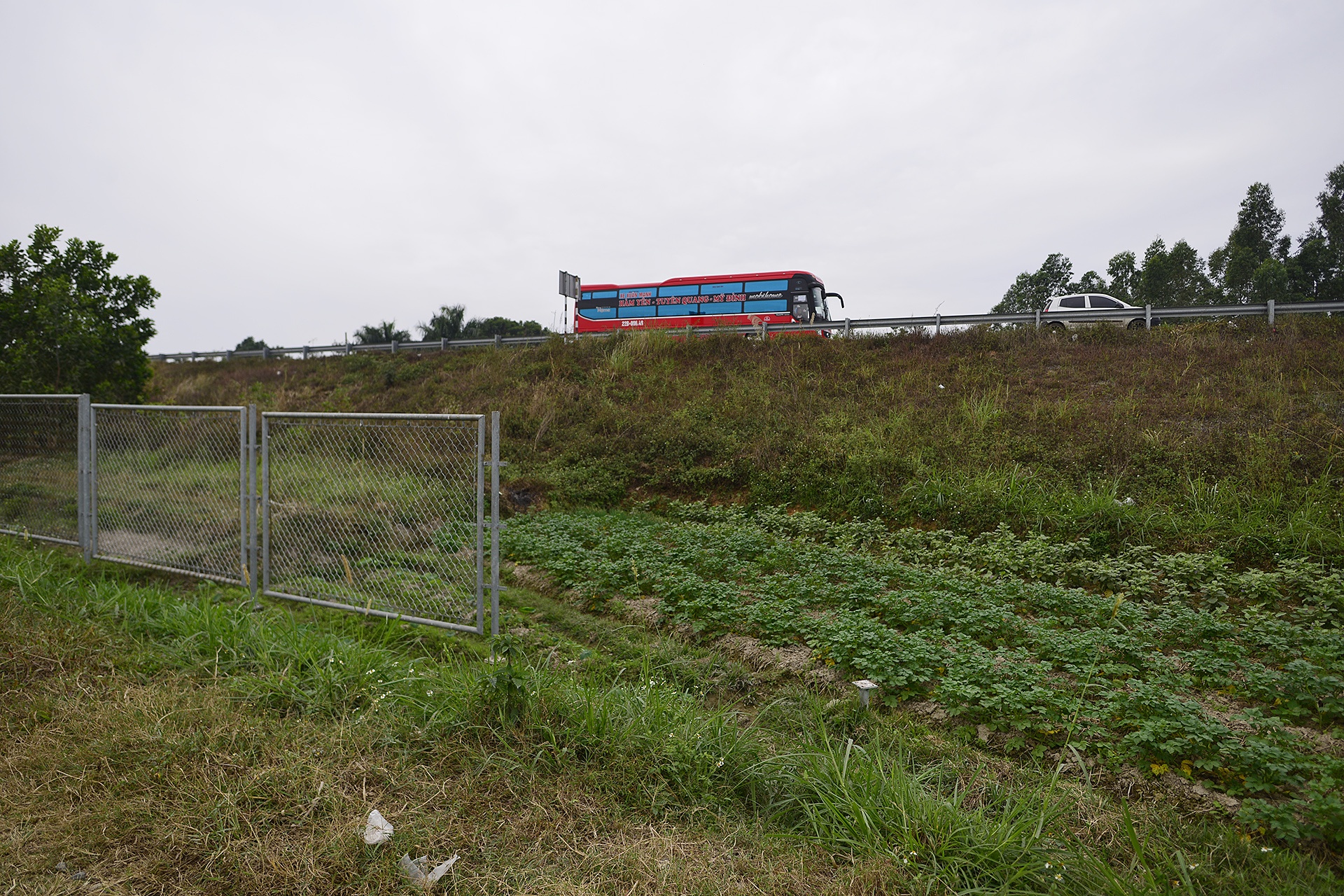 Xe khach tron camera tren cao toc Noi Bai Lao Cai anh 9