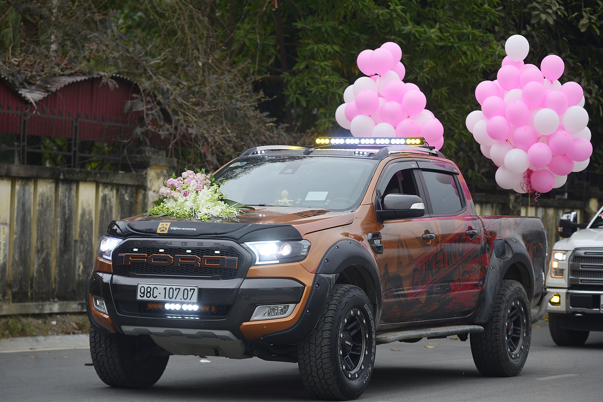 50 xe ban tai don dau tren duong pho thu do hinh anh