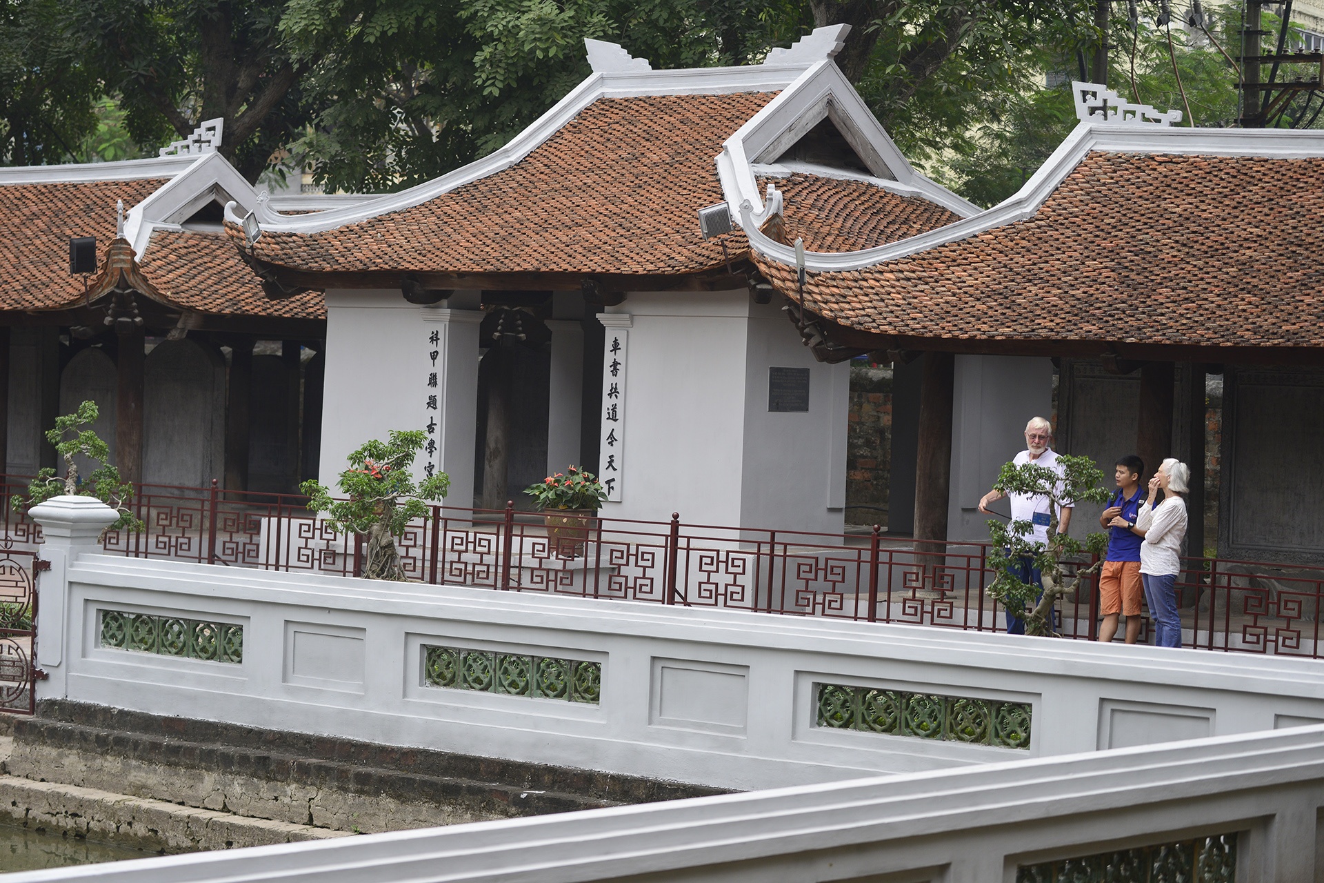 Van Mieu Quoc tu giam 'khoac ao' moi anh 8