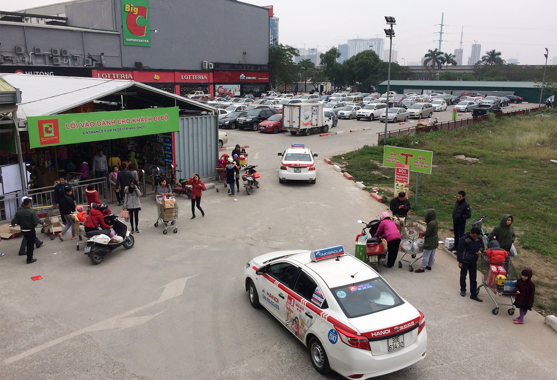 chen chuc mua sam tai sieu thi ngay can tet anh 11