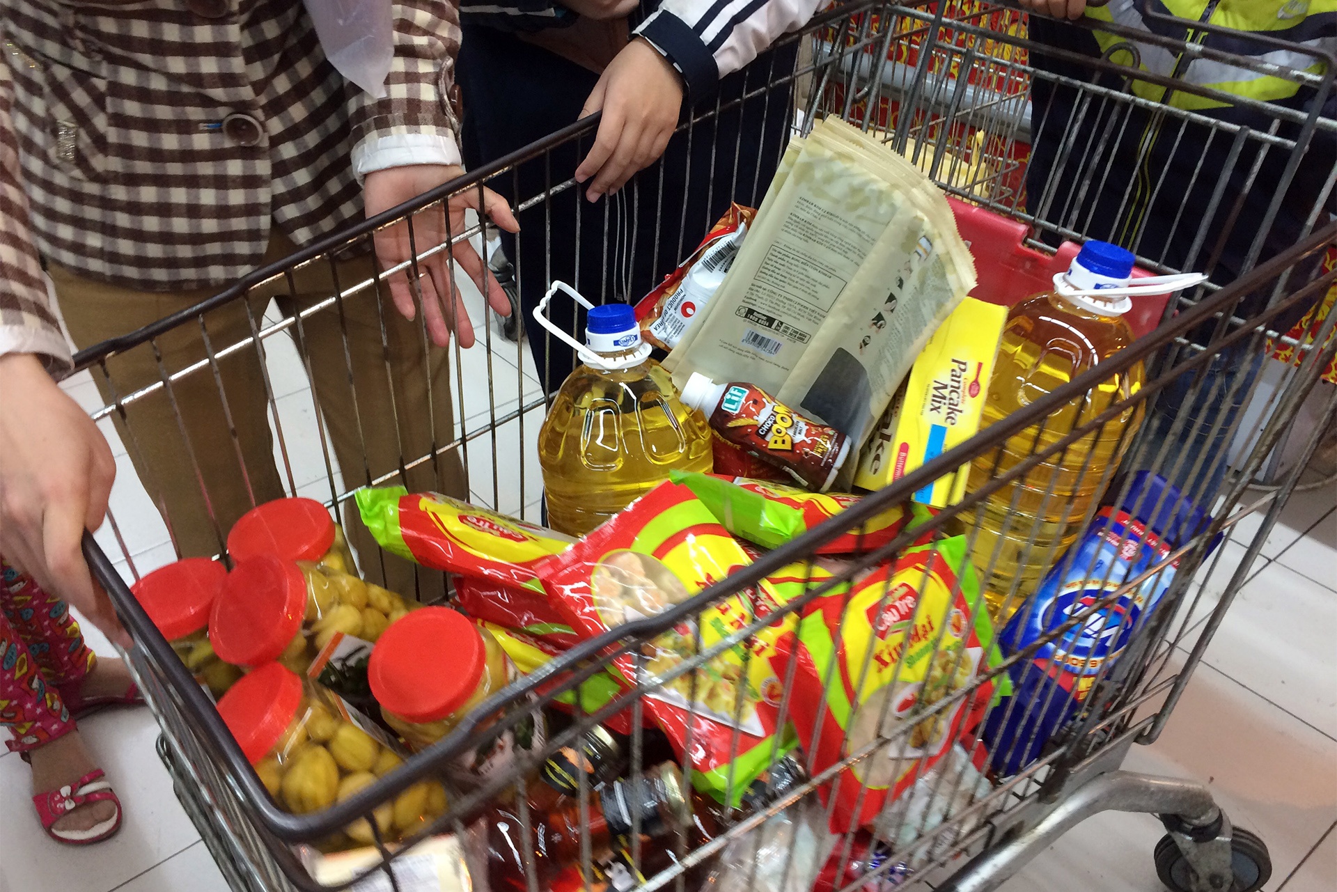 chen chuc mua sam tai sieu thi ngay can tet anh 5