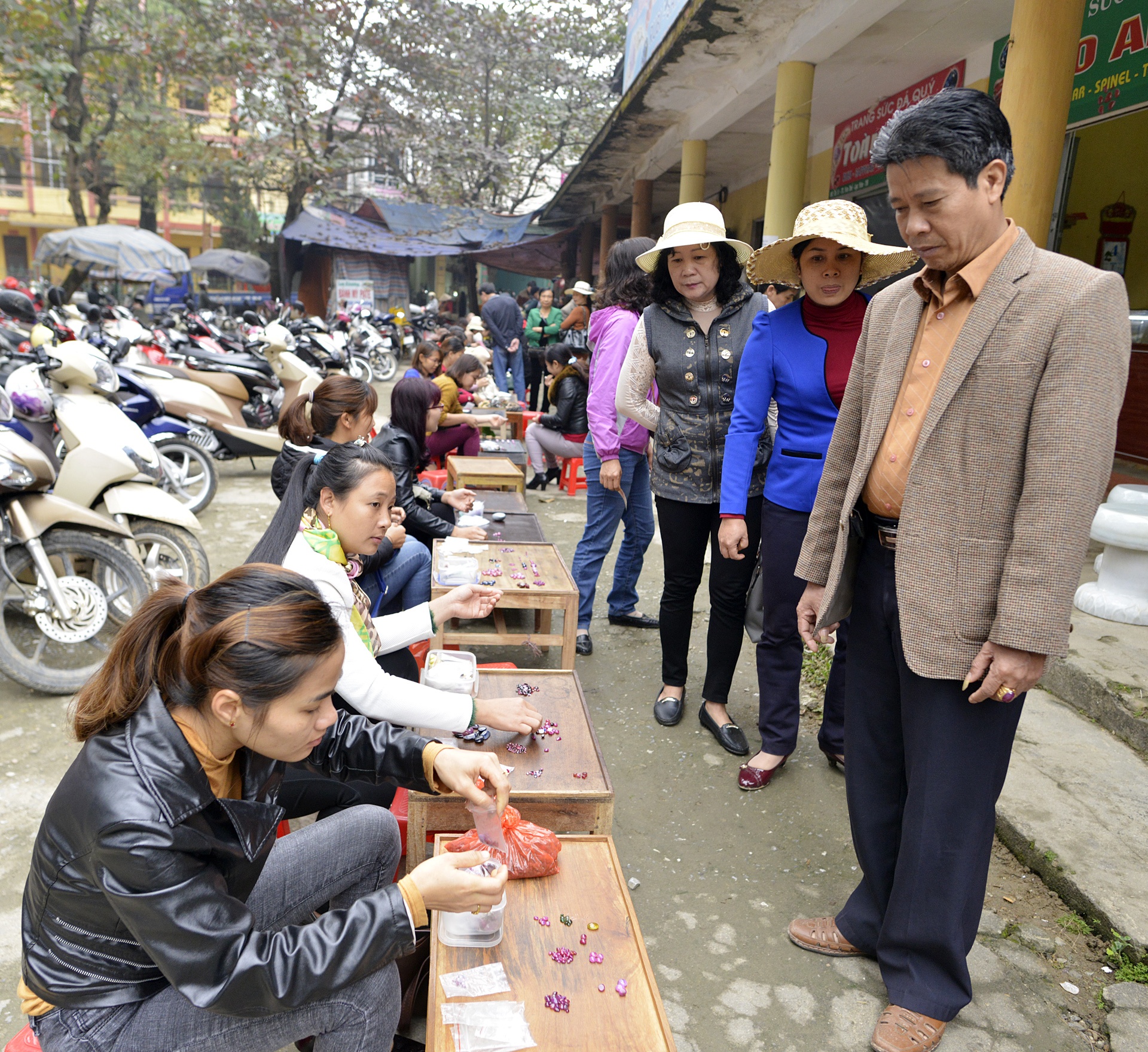 Cho da quy ban nhu rau nhon nhip dip can Tet anh 8