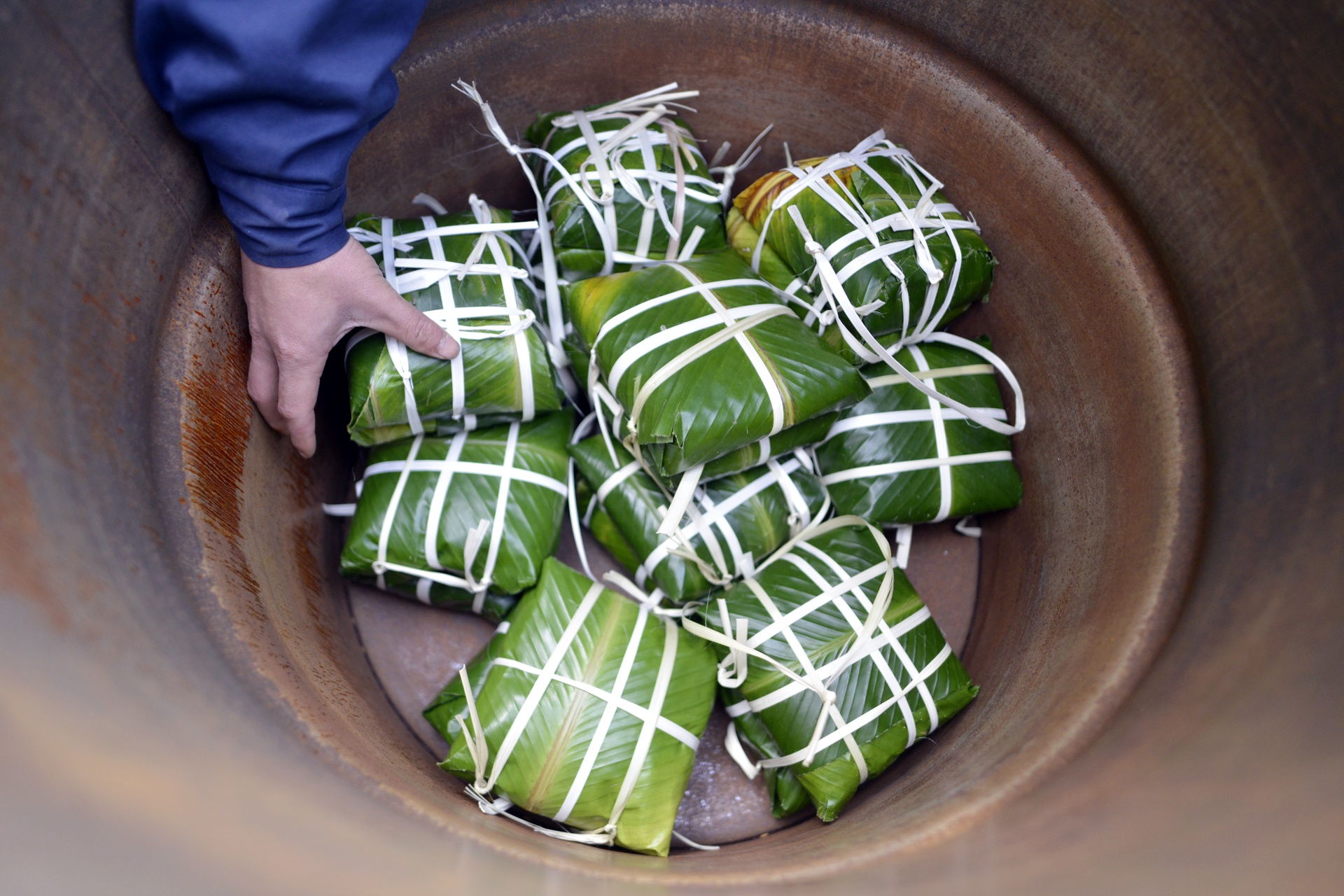 Canh sat PCCC tro tai goi banh chung anh 10