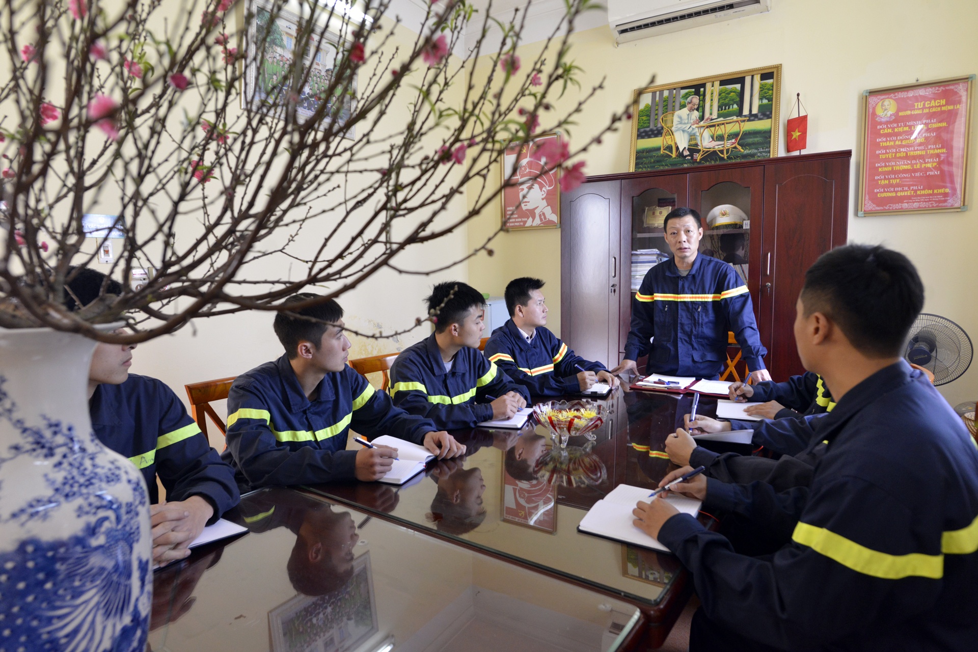 Canh sat PCCC tro tai goi banh chung anh 12