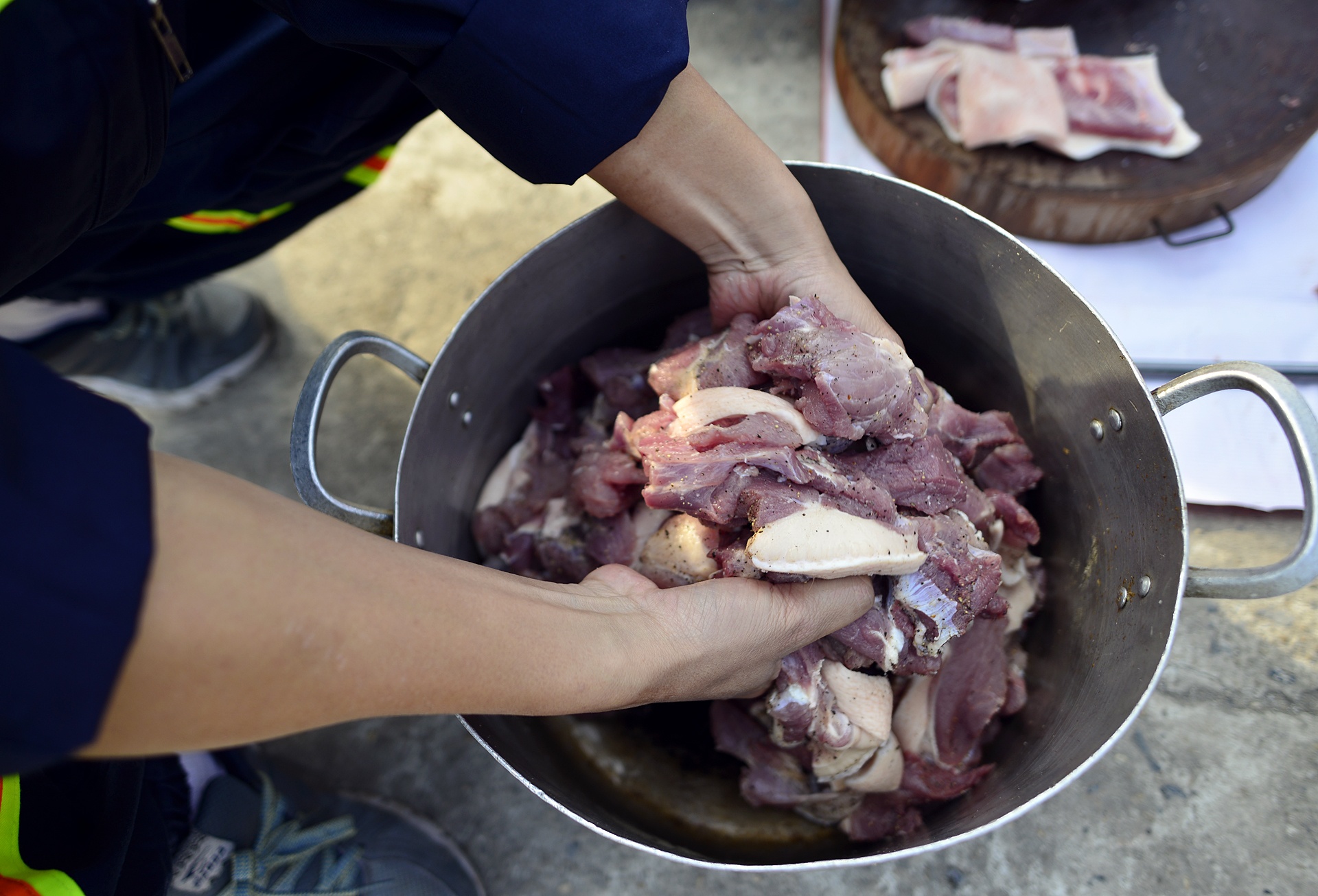 Canh sat PCCC tro tai goi banh chung anh 5